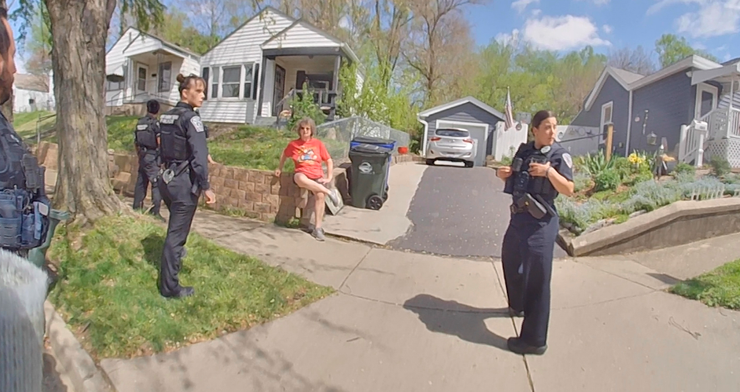 Бабушка ограбила банк в США, мошенническая схема заставила пенсионерку решиться на преступление, курьезы