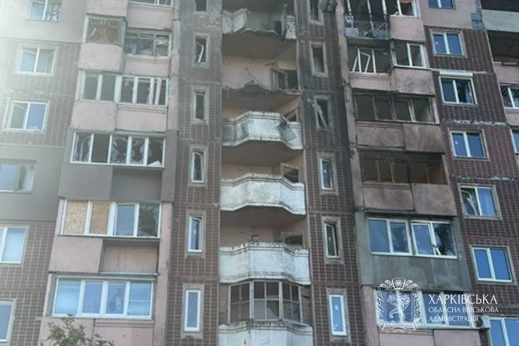 фото багатоповерхівки у Харкові з пошкодженими балконами після удару РФ 12 жовтня