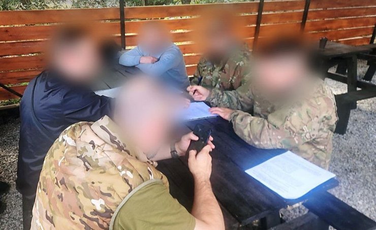 Нападавшие избили военного и распылили ему химическое вещество в лицо