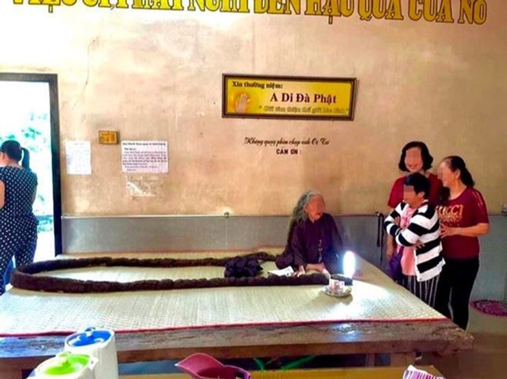 Женщина не стригла волосы 64 года