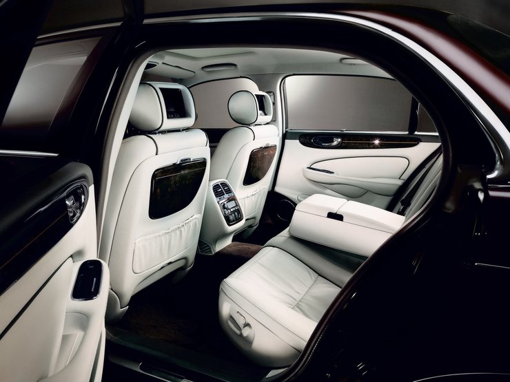 Салон Daimler Super Eight, Jaguar XJ