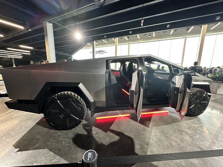 Пикап Tesla Cybertruck, Tesla Cybertruck 2024, Tesla Cybertruck, новый Tesla Cybertruck, электромобиль Tesla Cybertruck