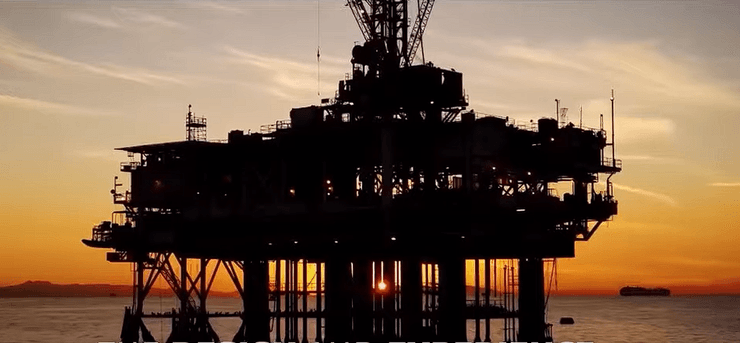 Парк развлечений посреди моря, американские горки, тематический парк, нефтяная вышка, платформа в море, посреди моря, проект