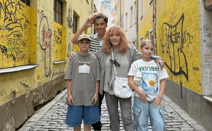 Алла Пугачова з родиною