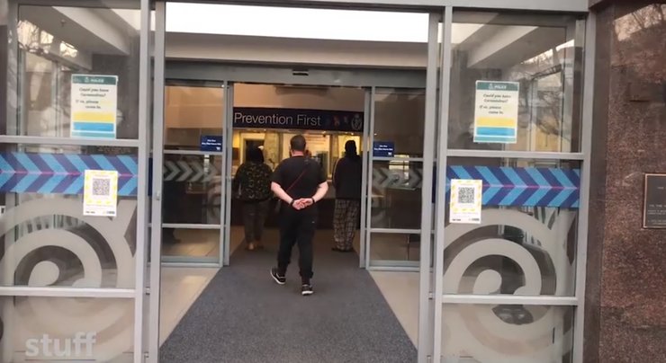 джеймс брайант, вертоліт, здався поліції, Нова Зеландія