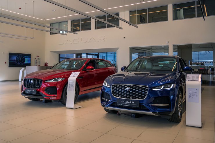 автосалон Jaguar, новый кроссоверы Jaguar в автосалоне