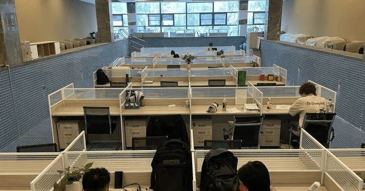 В китае из бассейна сделали офис