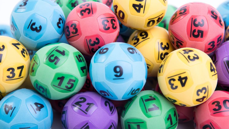 Як виграти в лотерею, чоловік з Австралії змінив числа в лотерейному білеті й виграв джекпот, став мільйонером