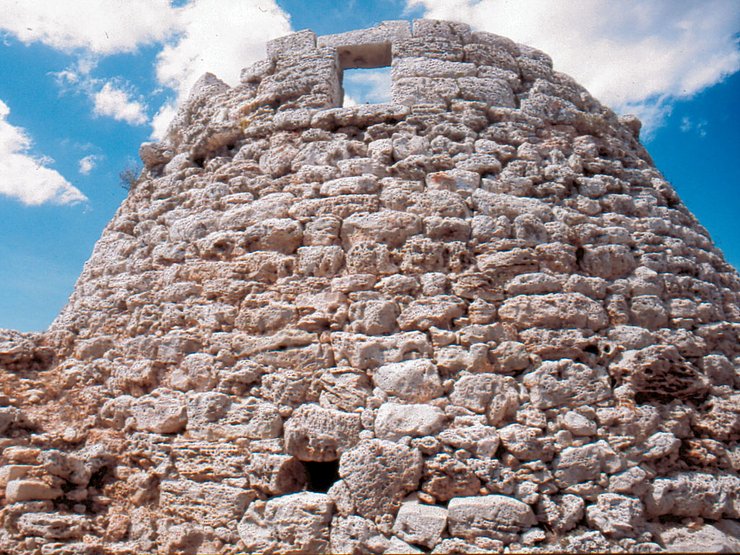 На территории Менорки зарегистрировано более 1500 памятников