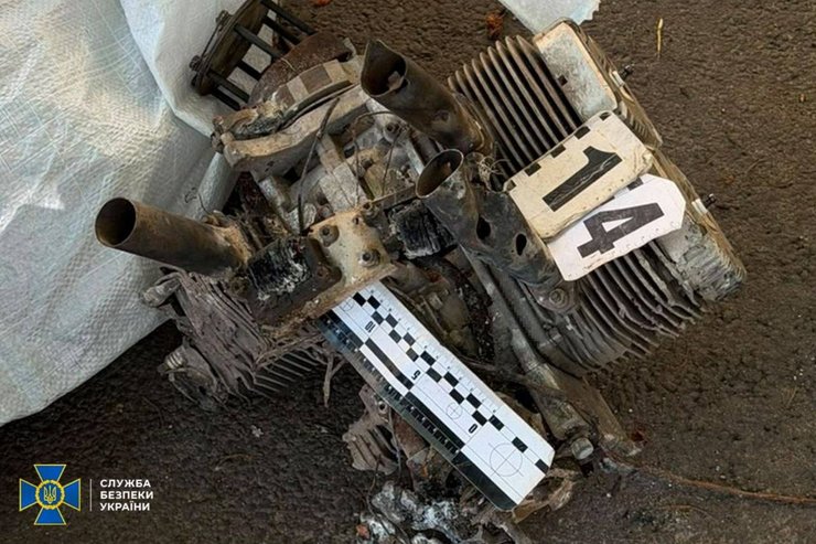 фото уламків двигуна Герань-2/Шахед після удару по Успенському собору15 червня
