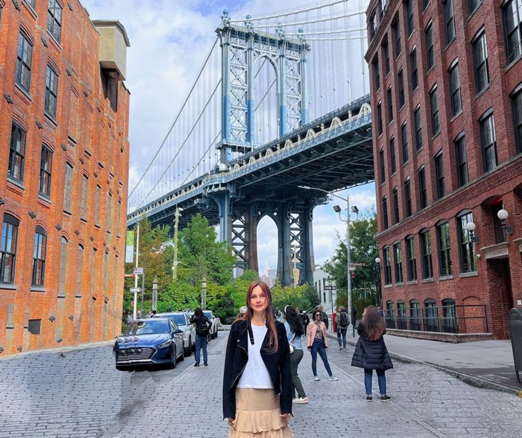 Жінка кинула роботу заради подорожей, жінка кинула роботу, жінка змінити своє життя, блогерка, подорожувати світом