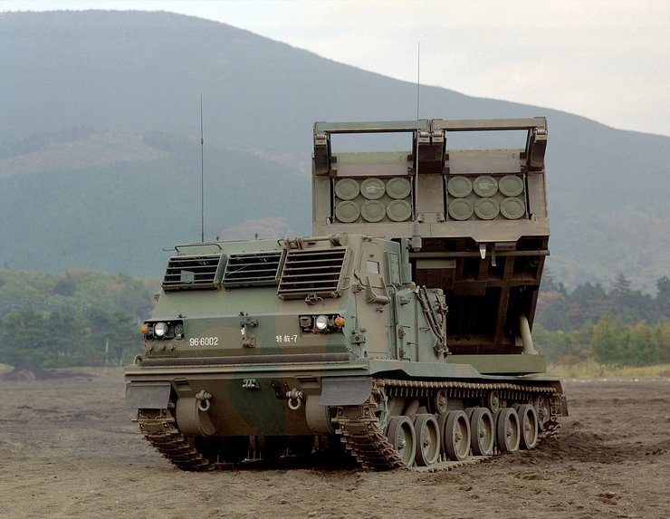 MLRS M270A1, M270, фото M270