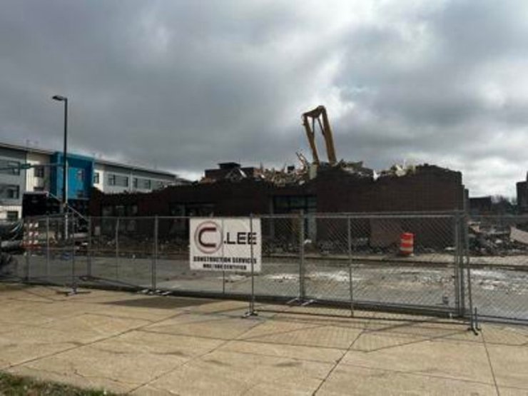 Снесли недавно построенный дом, снесли здание, многоэтажный дом, строительный проект, деньги, финансирование, застройщик, суд