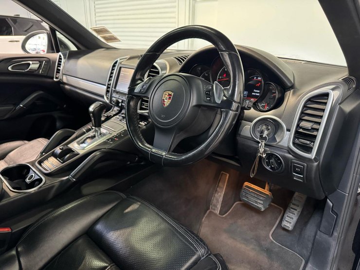 Салон Porsche Cayenne