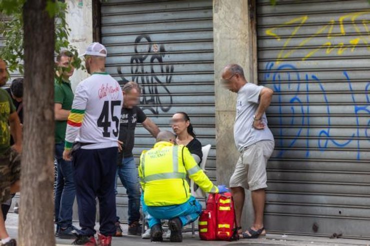 Медики надають допомогу постраждалим у масовій бійці в Мілані