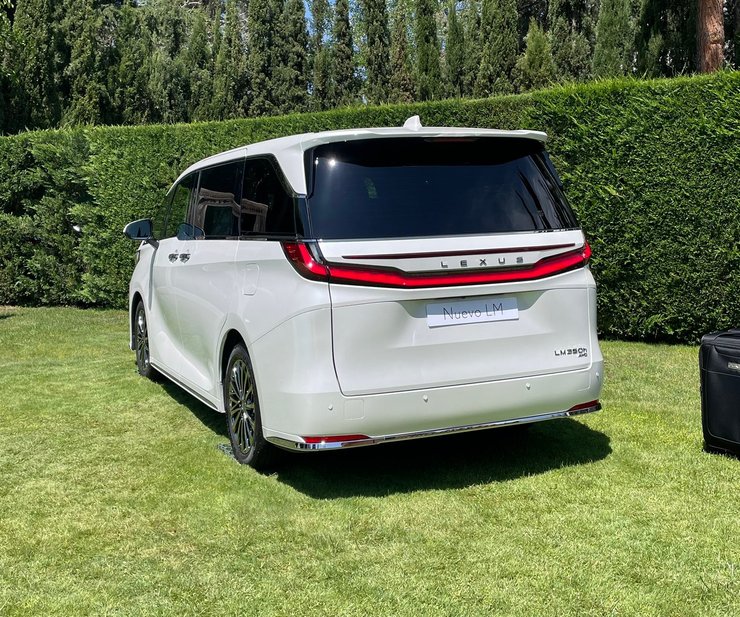 Lexus LM 2023, Lexus LM, новый Lexus LM, минивэн Lexus