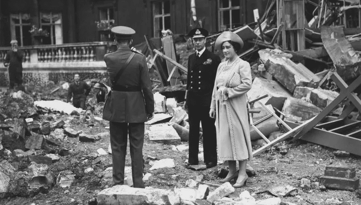 Букінгемський палац, бомбардування Букінгемського палацу, Друга світова війна, королева Єлизавета, каплиця, бліцкриг, скинули 5 бомб