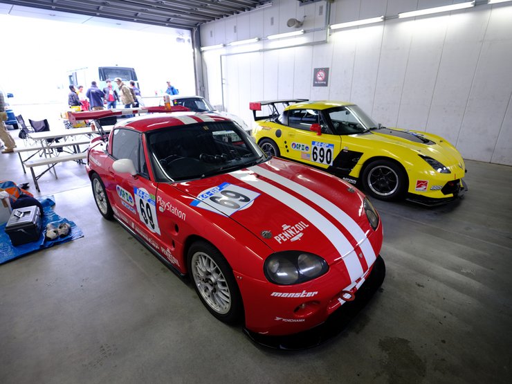 Suzuki Capuccino в обличии Dodge Viper