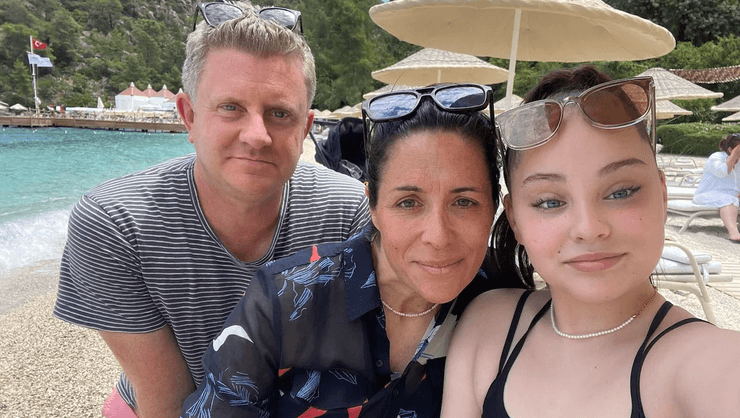 Самолет, SunExpress, аэропорт, выгнали из самолета, сняли с рейса, девочка с аллергией, пассажиры самолета, бронирование рейса, семья, отдых в Турции,