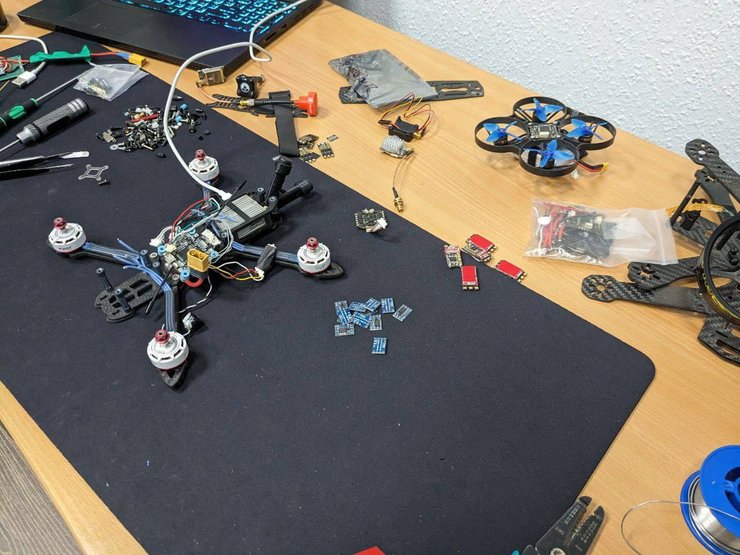 FPV дрон, AirUnit, чіпи, AirUnit, дрон, FPV, БПЛА, FPV-дрон, Українські дрони, самонавідні дрони