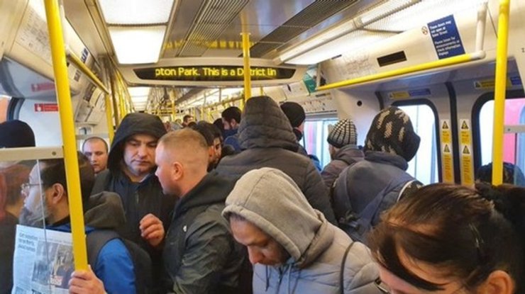 Переполненное метро в Лондоне