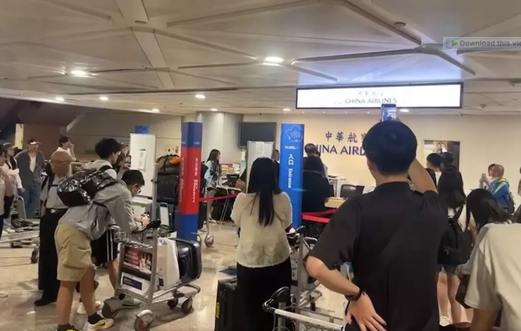 Авиакомпания China Airlines, разъяренные пассажиры, задержка рейса, тайфун, погодные условия, туризм, путешествия