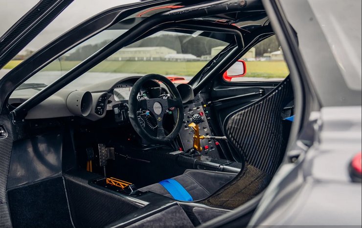 салон McLaren F1