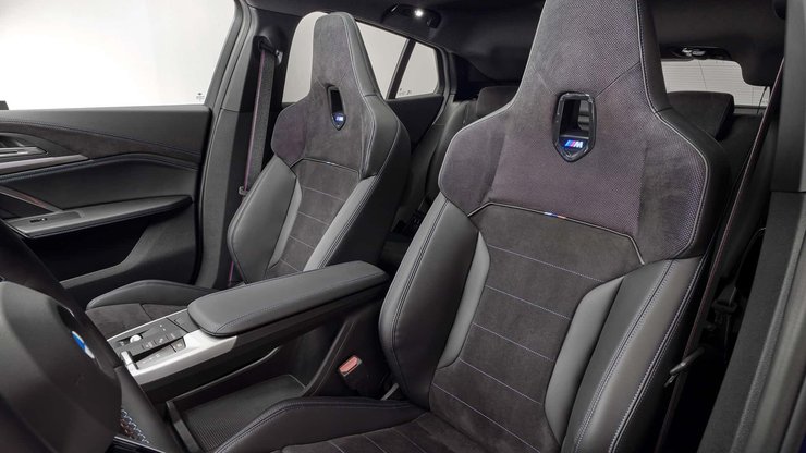 сиденья BMW X2, BMW X2 2024, новый BMW X2, кроссовер BMW, электромобиль BMW