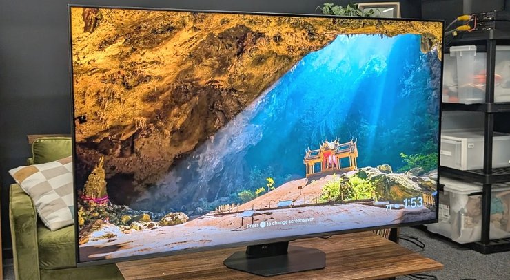 Телевізор Hisense U8QG 4K TV у лабораторії
