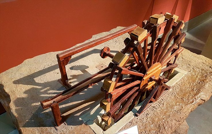 технології стародавніх греків, сучасні технології, водяний млин, катапульта, будильник, грецькі винаходи, одометр, древні греки, будівельний кран, винаходи