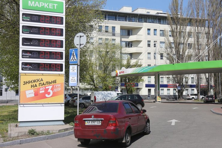 Бензин может подорожать существенно, если НБУ отпустит курс валюты