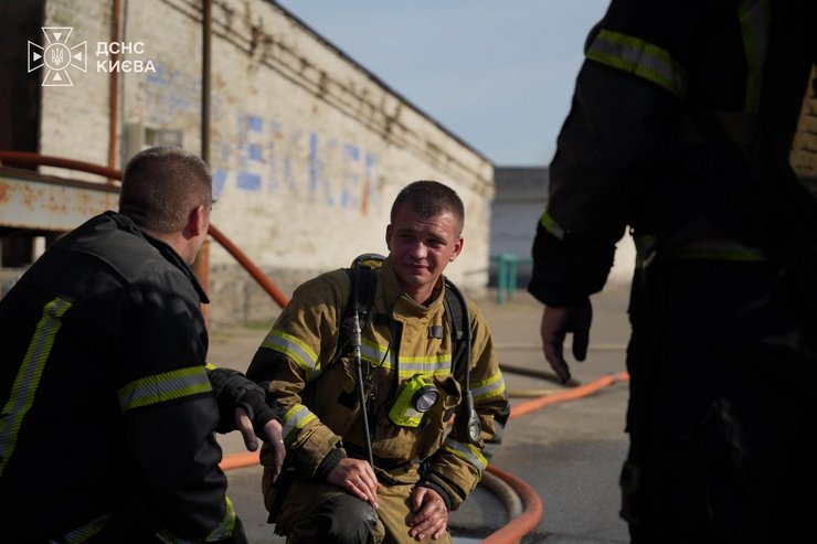 фото пошкодження складу після удару РФ 8 вересня