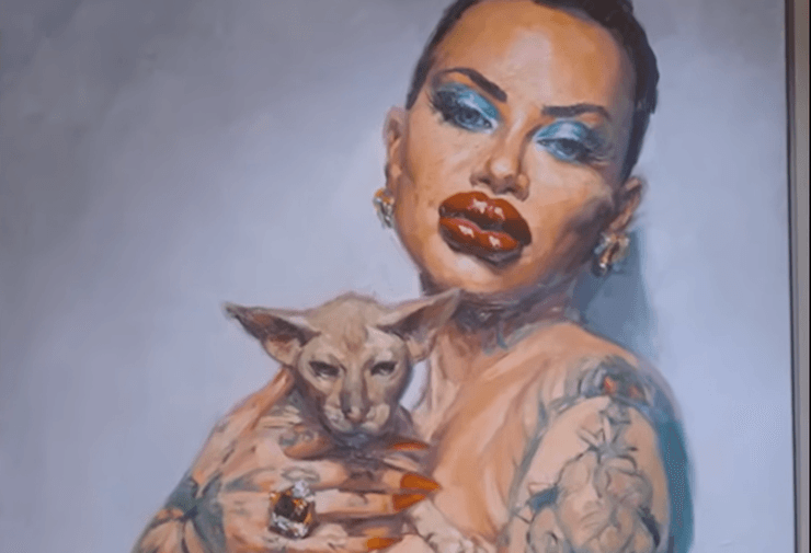 Портрет модели Fetish Barbie, отражающий ее искусственный и пластичный образ