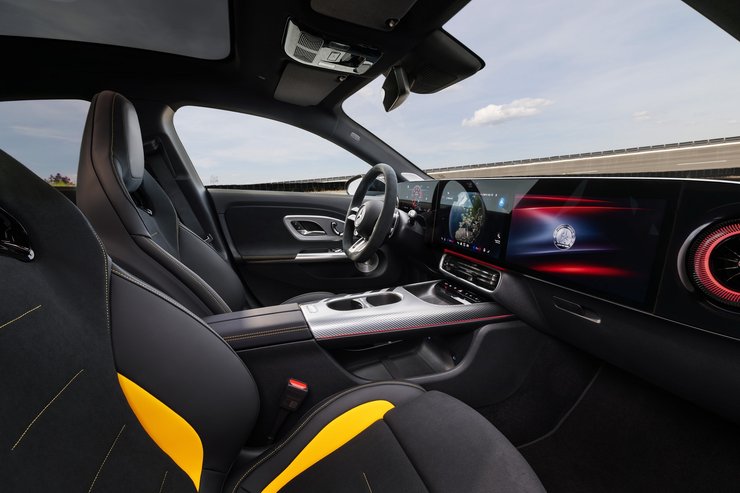 Салон Mercedes-AMG CLA45