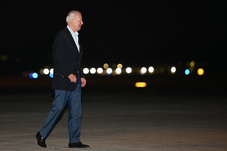 Джо Байден вернулся после каникул на крупнейшем из Виргинских островов