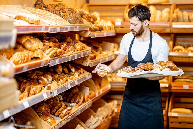 Работа в Европе для беженцев есть, однако не каждый желает менять свой профиль и идти работать в магазин или на завод