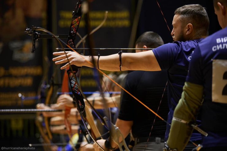Ветеран Ігор Салій займається стрільбою з лука