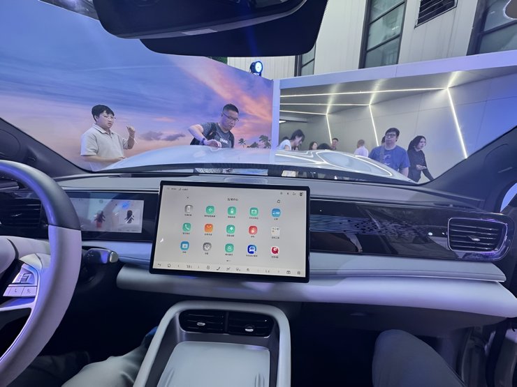 Салон BYD Sealion 06