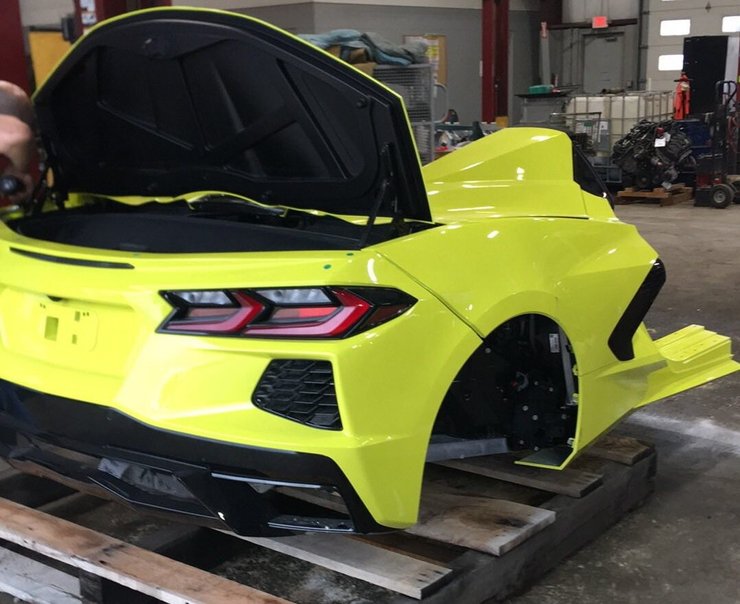 Розрізаний автомобіль