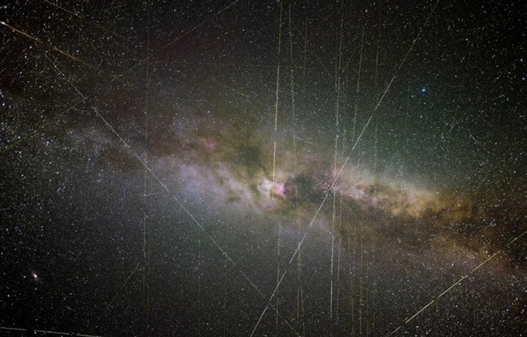 космос полосы света