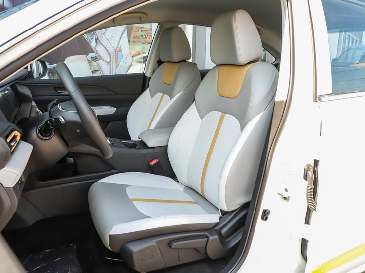 Dongfeng Aeolus E70 Pro, Dongfeng Aeolus E70, китайський електромобіль, новий Dongfeng Aeolus E70, Nissan Sylphy