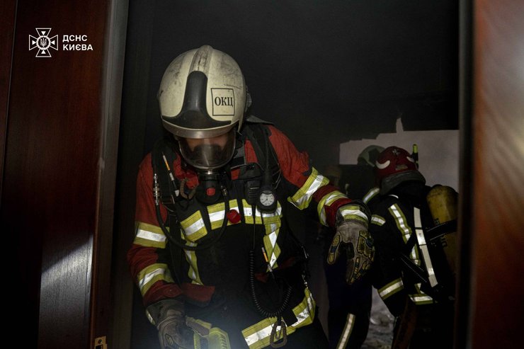 Пожар в отеле Дніпро на Хрещатике в Киеве