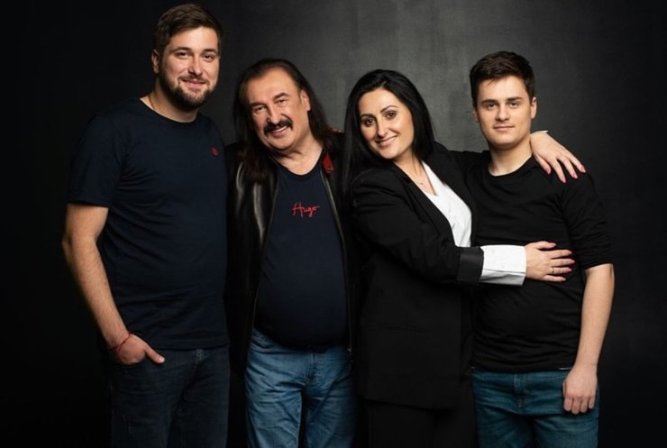 Степан Гига с семьей