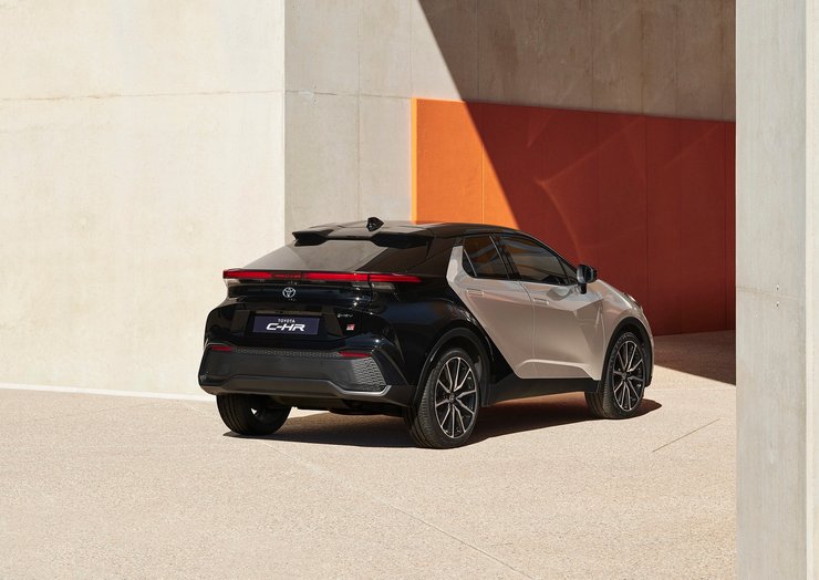 Toyota C-HR, нова Toyota C-HR, Toyota C-HR 2024, кросовер Toyota, гібрид Toyota