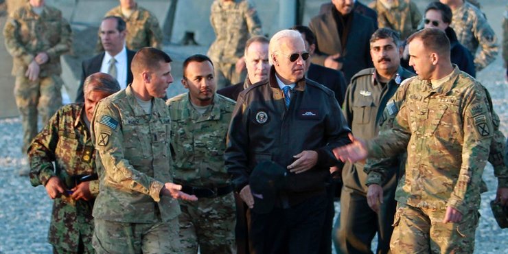 Байден і американські військові