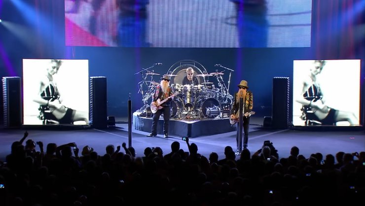 Френк Бірд у складі гурту ZZ Top під час одного з концертів