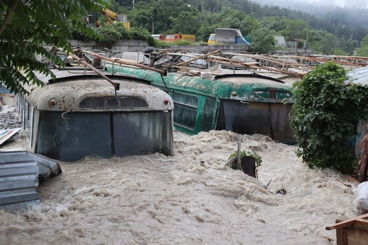 Крим, потоп, негода, селевий потік, будівельне сміття, каміння, повінь, селище Василівка