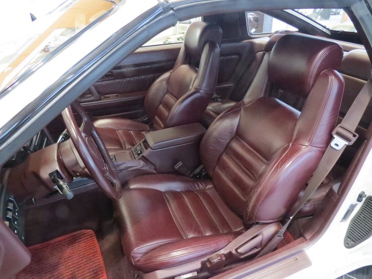 салон Toyota Supra A70