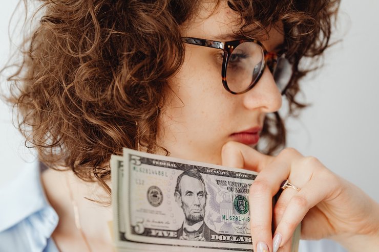 Паперові гроші, що не працюють, поволі втрачатимуть свою купівельну здатність