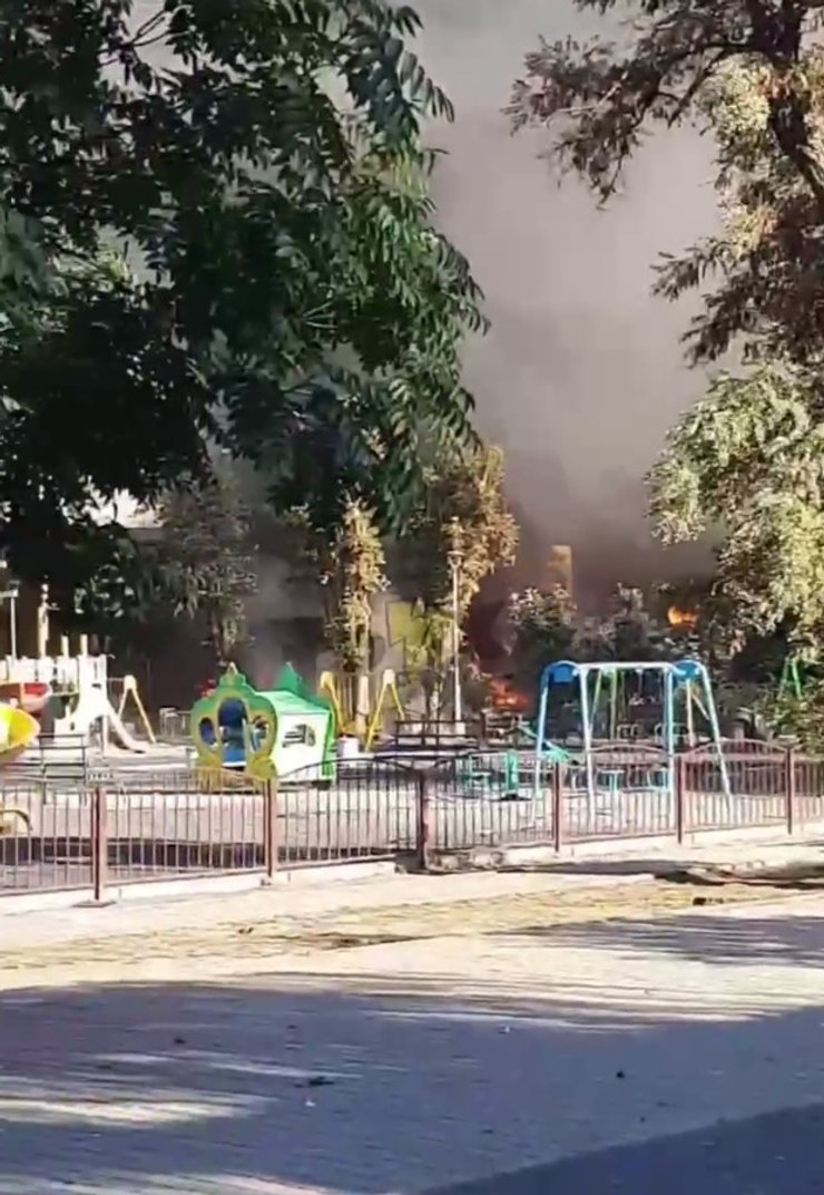 фото з димом на дитячому майданчику у Павлограді 10 вересня